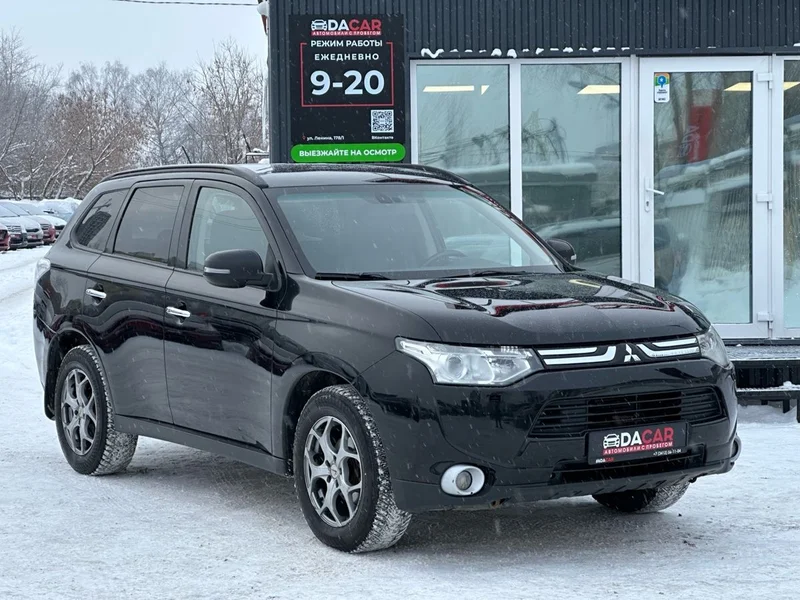 Mitsubishi Outlander - фото 1